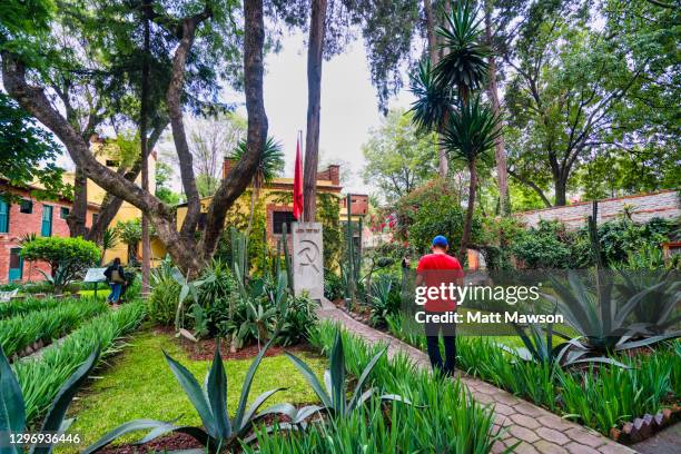 leon trotsky's house in coyoacán district mexico city - natalia sedova stock-fotos und bilder