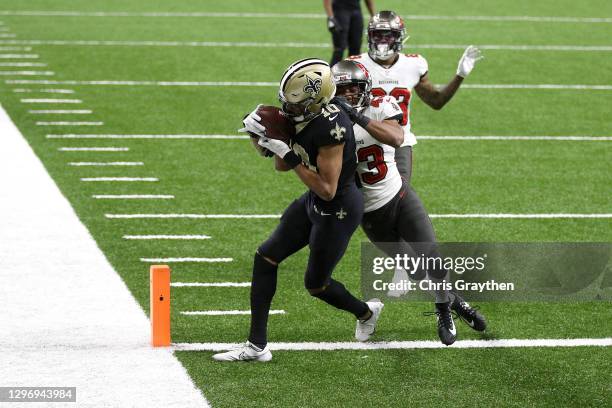 Tre'Quan Smith of the New Orleans Saints catches a 16 yard touchdown pass against Ross Cockrell of the Tampa Bay Buccaneers during the third quarter...