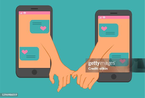 illustrations, cliparts, dessins animés et icônes de couple amoureux dans un téléphone - relation à distance