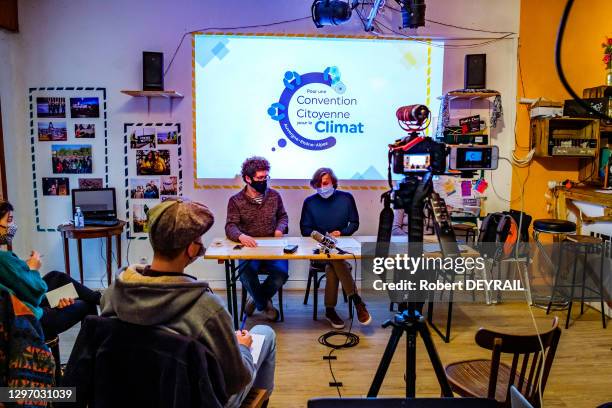 Le Collectif pour une Convention Citoyenne pour le Climat lors d'une conférence de presse lançant un processus visant à obtenir du prochain Conseil...