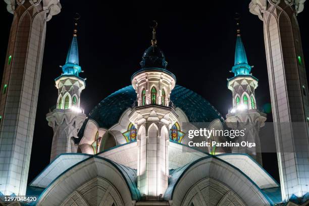 cerca de la mezquita kul sharif en kazán por la noche - kul sharif mosque fotografías e imágenes de stock