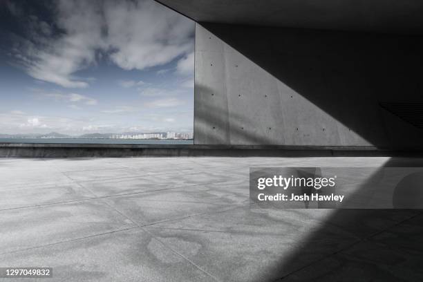 empty concrete background - empty city stock-fotos und bilder