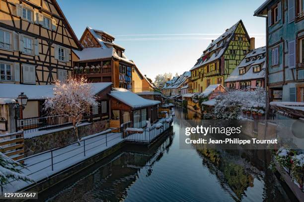 "la petite venise" in colmar, winter in alsace, france - alsazia foto e immagini stock