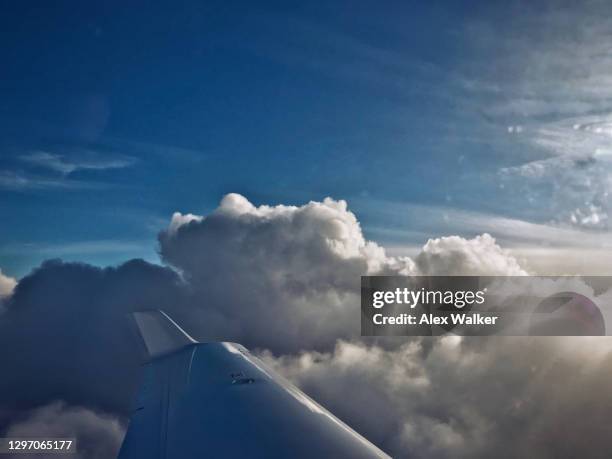 Flying Through Airplane Flying Through Clouds Photos and Premium High Res Pictures ...