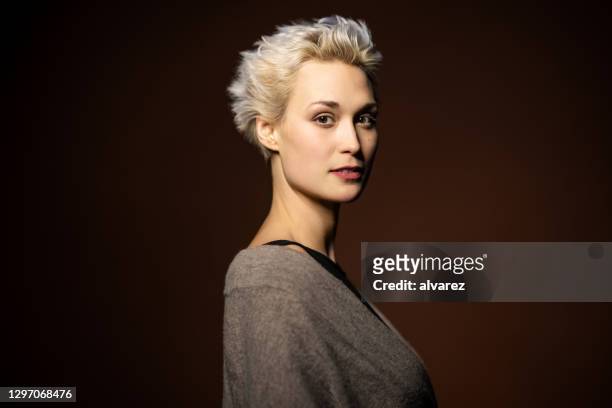 good looking female model - short hair stock pictures, royalty-free photos & images