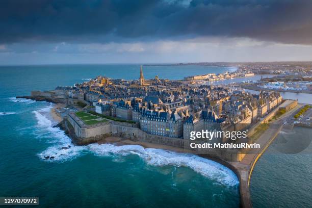 high tides and aerial view at sunrise of saint-malo - サン マロ ストックフォトと画像