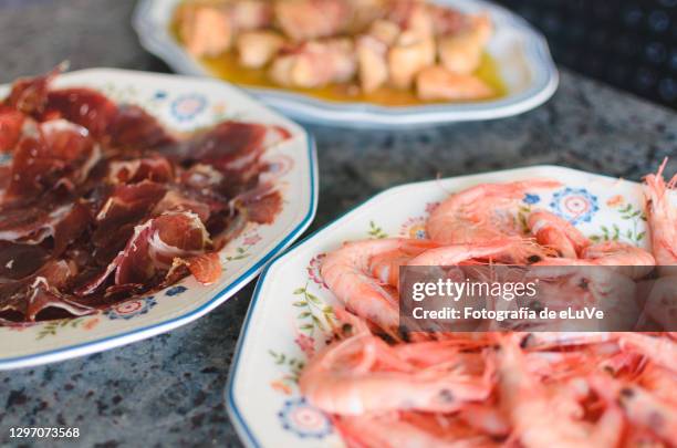 spanish ham and shrimps - jerez de la frontera photos et images de collection