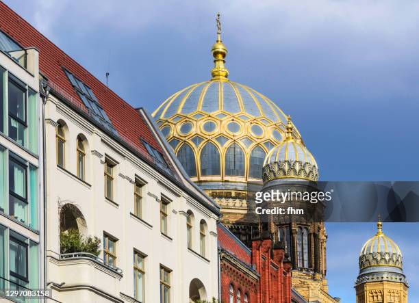new synagogue - facades in berlin, oranienburger strasse (mitte/ berlin) - judendom stock-fotos und bilder