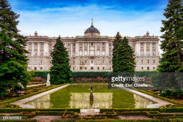 馬德里皇宮帕拉西奧皇家反映薩巴蒂尼花園西班牙 - madrid royal palace 個照片及圖片檔
