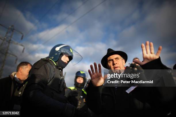 Grattan Puxon from The Gypsy Council negotiates with a policeman during evictions at Dale Farm travellers' camp on October 20, 2011 in Basildon,...