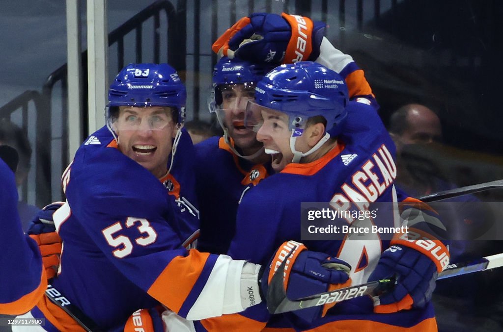 Boston Bruins v New York Islanders