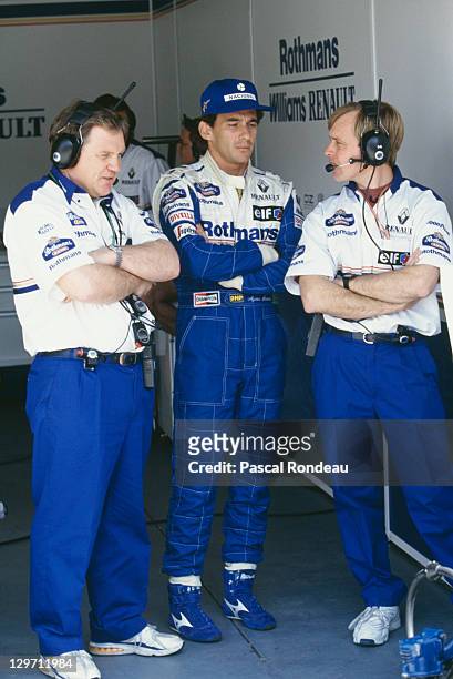 Brazilian racing driver Ayrton Senna with members of the Williams team at the Pacific Grand Prix at the TI Circuit in Aida, Japan, 17th April 1994....