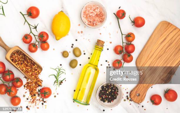 de achtergrond van het koken - olive fruit stockfoto's en -beelden