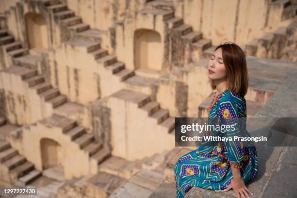 tourist step well near jaipur - stepwell india stock pictures, royalty-free photos & images