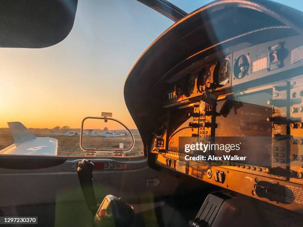 Small Cockpit Window Airline Cockpit Window Photos and Premium High Res Pictures - Getty Images
