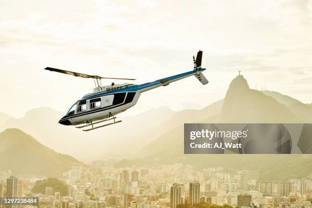 passeio de helicóptero pelo rio de janeiro - helicóptero - fotografias e filmes do acervo