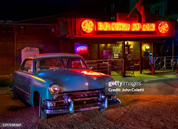 texas, austin, broken spoke - austin nightlife stock pictures, royalty-free photos & images