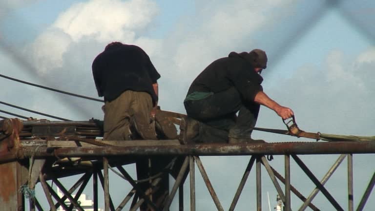 Guy Rigging 43 Crane Rigging Stock Videos, Footage, & 4K Video Clips - Getty Images