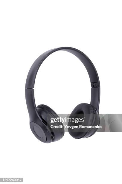 black headphones isolated on white background - bluetooth photos et images de collection