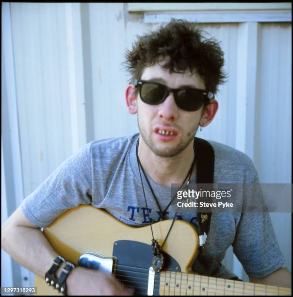 Singer Shane MacGowan of The Pogues, writing a song, Austin, Texas, 15th June 1988.