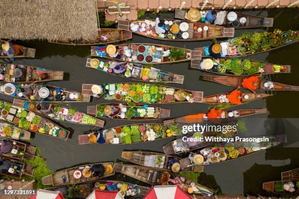 floating market bangkok thailand - floating market stockfoto's en -beelden