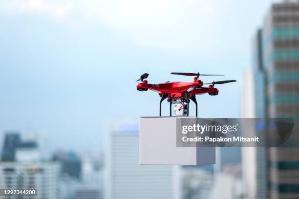 innovation breakthrough cargo drone in the air cargo industry - drug delivery fotografías e imágenes de stock