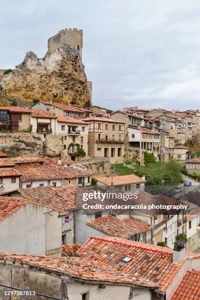 frias, medieval village in the province of burgos, in spain - 布爾戈斯 個照片及圖片檔