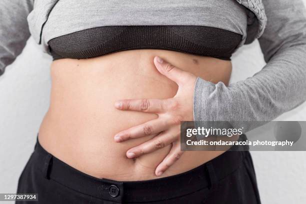 a woman dieting showing her waist - showing skin stock pictures, royalty-free photos & images