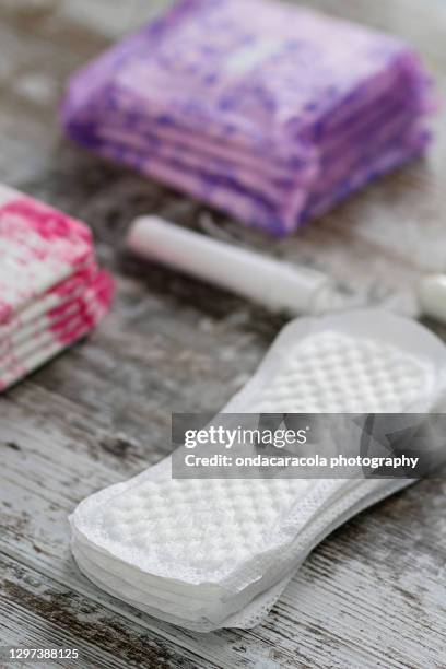 pads and tampons for the female period - femininity stock pictures, royalty-free photos & images