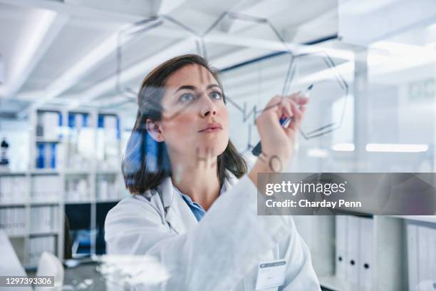 erster plan dann auf die probe gestellt - mathematische formel stock-fotos und bilder