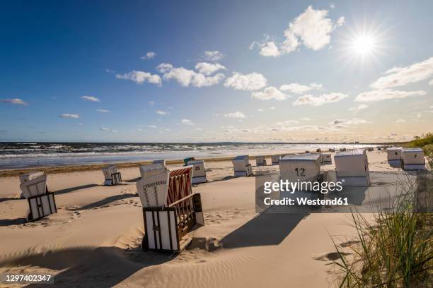 germany, mecklenburg-western pomerania, ahlbeck, hooded beach chairs on sandy coastal beach - usedom 個照片及圖片檔