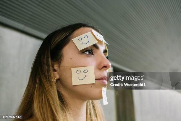 Note On Face 417 Person With Post It Note On Face Stock Photos, High-Res Pictures ...