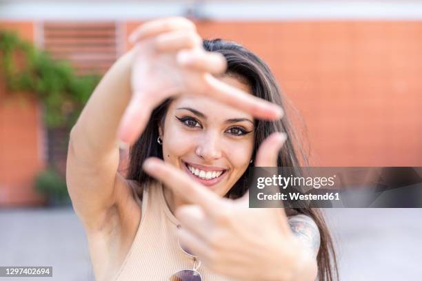 Finger Frame 2,717 Finger Frame Stock Photos, High-Res Pictures, and Images - Getty ...