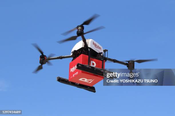 Drone de livraison le 17 juin 2019 sur l'île de Sarushima dans la baie de Tokyo pour une démonstration du service de livraison par drones entre l'ile...