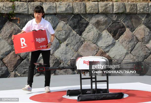 Drone de livraison le 17 juin 2019 sur l'île de Sarushima dans la baie de Tokyo pour une démonstration du service de livraison par drones entre l'ile...