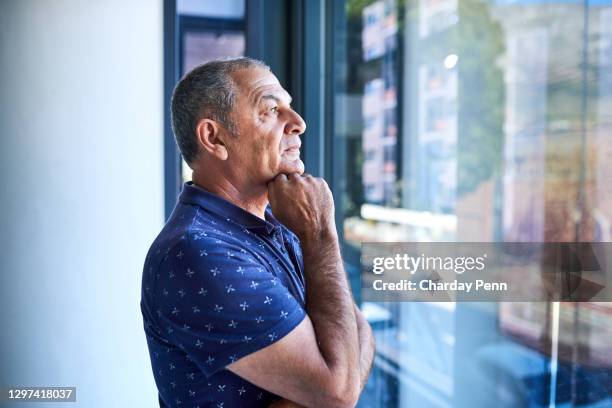 tengo este lugar sólo para la vista - hairy old man fotografías e imágenes de stock