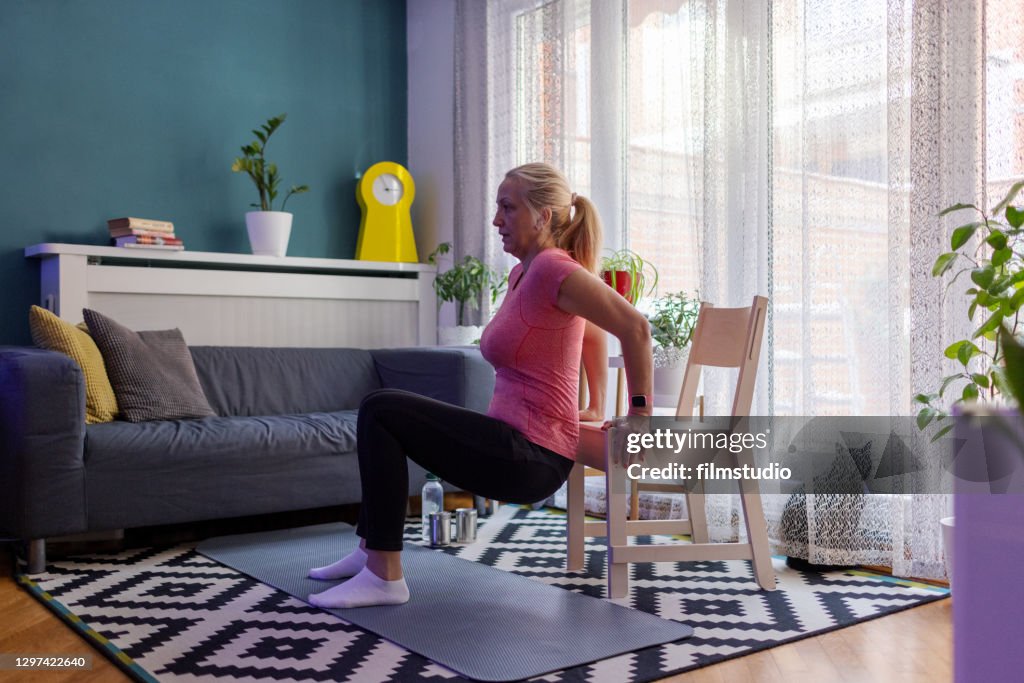 椅子とホームワークアウト