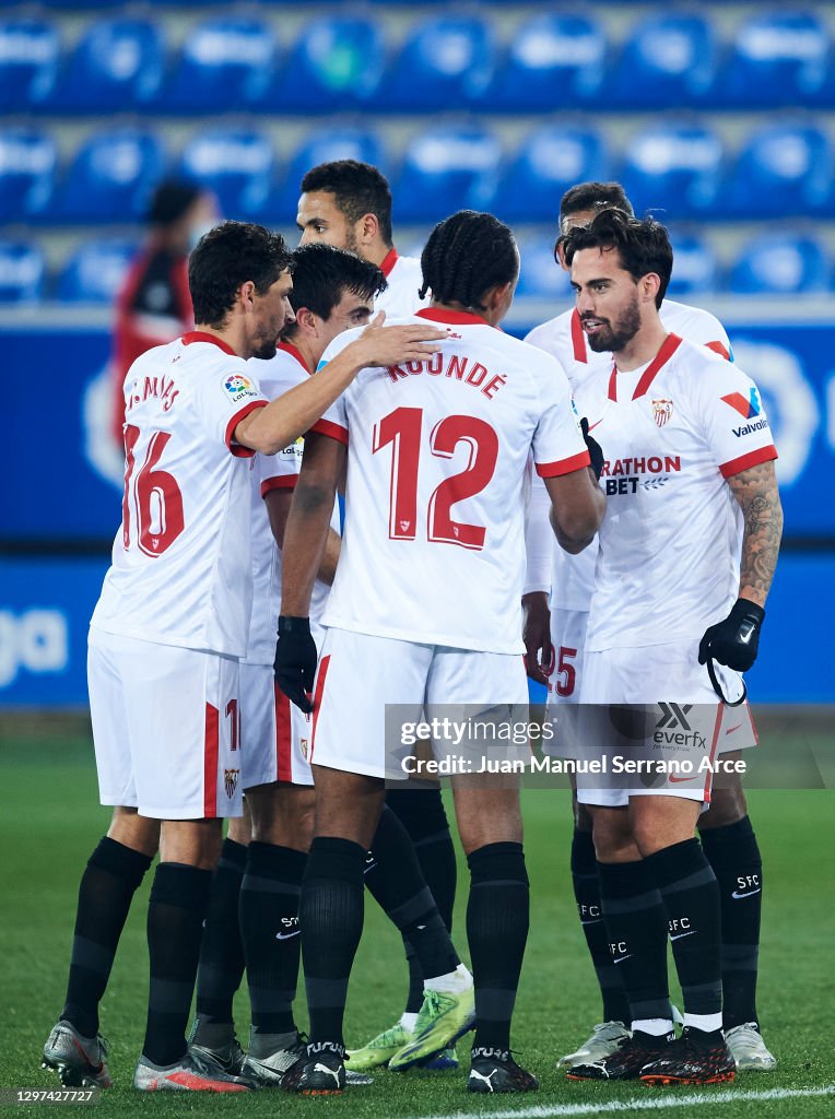 Deportivo Alavés v Sevilla FC - La Liga Santander