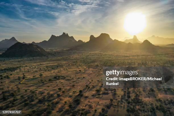 aerial of beautiful mountain scenery, sahel, chad - sahel fotografías e imágenes de stock