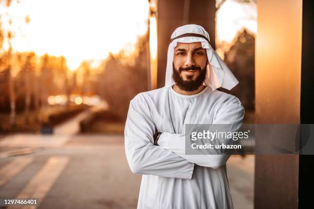arab saudi businessman wearing hijab - handsome muslim men stock pictures, royalty-free photos & images