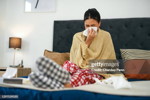 krank sein schläge! - krankenstand stock-fotos und bilder