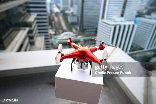 delivery drone flying - air freight transportation stock pictures, royalty-free photos & images