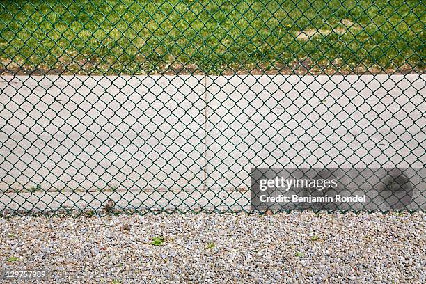 chain link fence - chain fence stock pictures, royalty-free photos & images