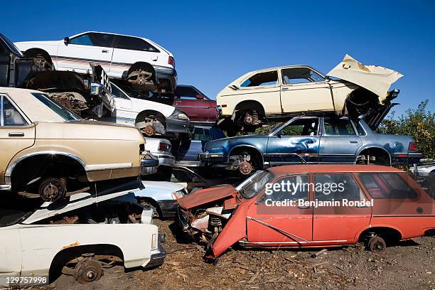 junk yard - sucata imagens e fotografias de stock