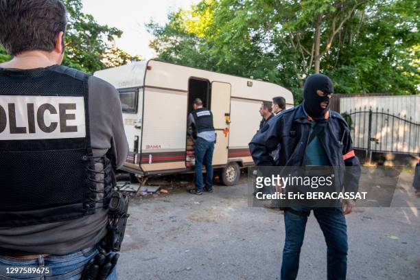 Policiers du RAID lors d'une intervention dans le quartier gitan "cite Gelly" le 16 mai 2018, Montpellier, France.