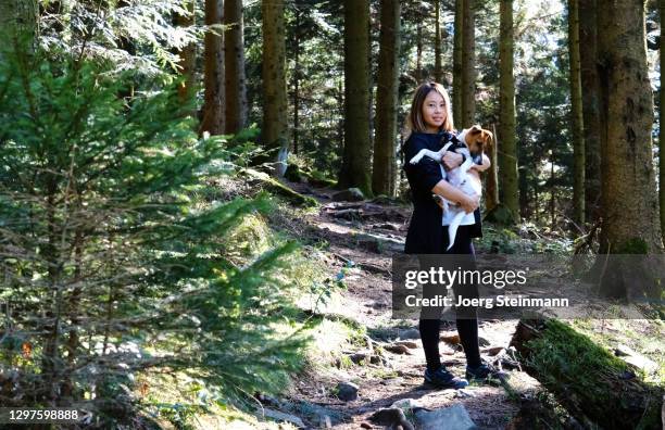 dani&bear2 - joerg steinmann stock pictures, royalty-free photos & images