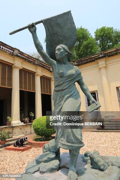 Statue de Marianne dans la cour de l'ancien palais du gouverneur, 24 avril 2019, Chandernagor, Bengale-Occidental, Inde.