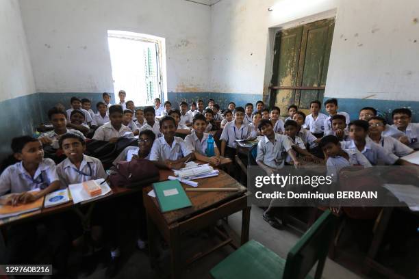 Elèves d'une école où le Français est enseigné à de jeunes garçons, 24 avril 2019, Chandernagor, Bengale-Occidental, Inde.