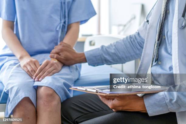 doctor and patient. - general posto militar imagens e fotografias de stock