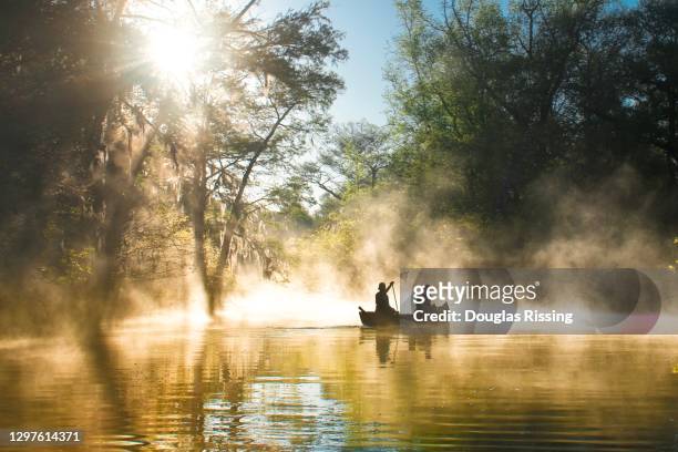 everglades ya national park - canoeing in mist - gulf coast states stock pictures, royalty-free photos & images